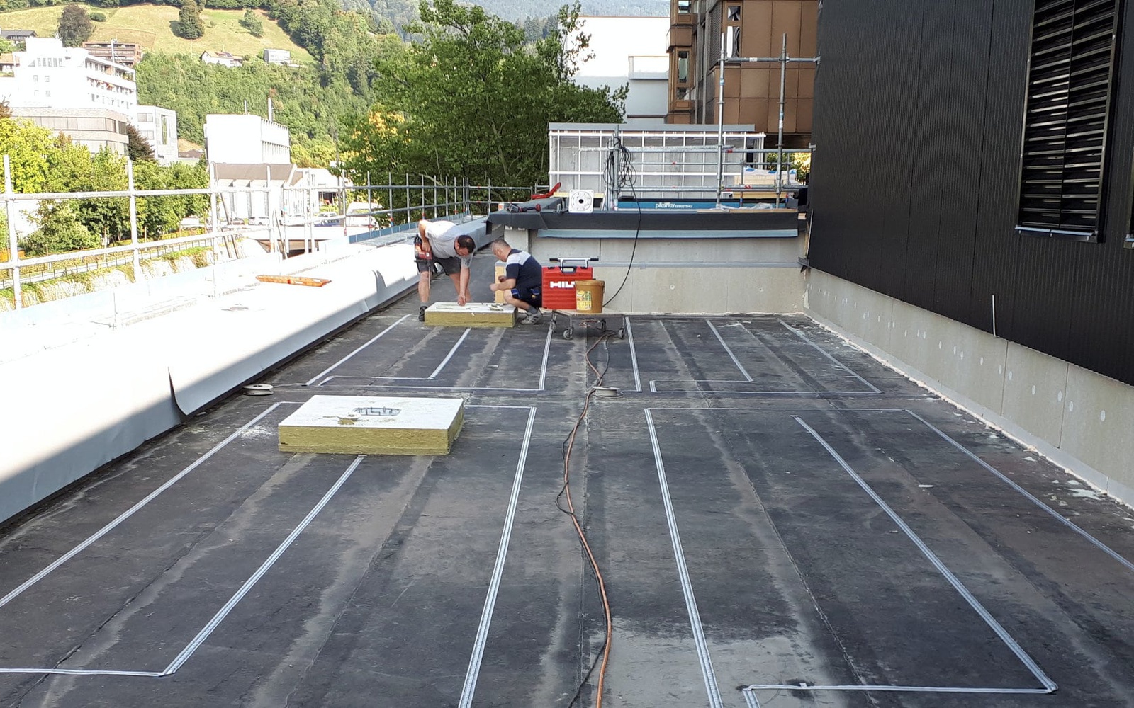 Flachdach-Leckortung in Echtzeit durch permanentes Monitoring